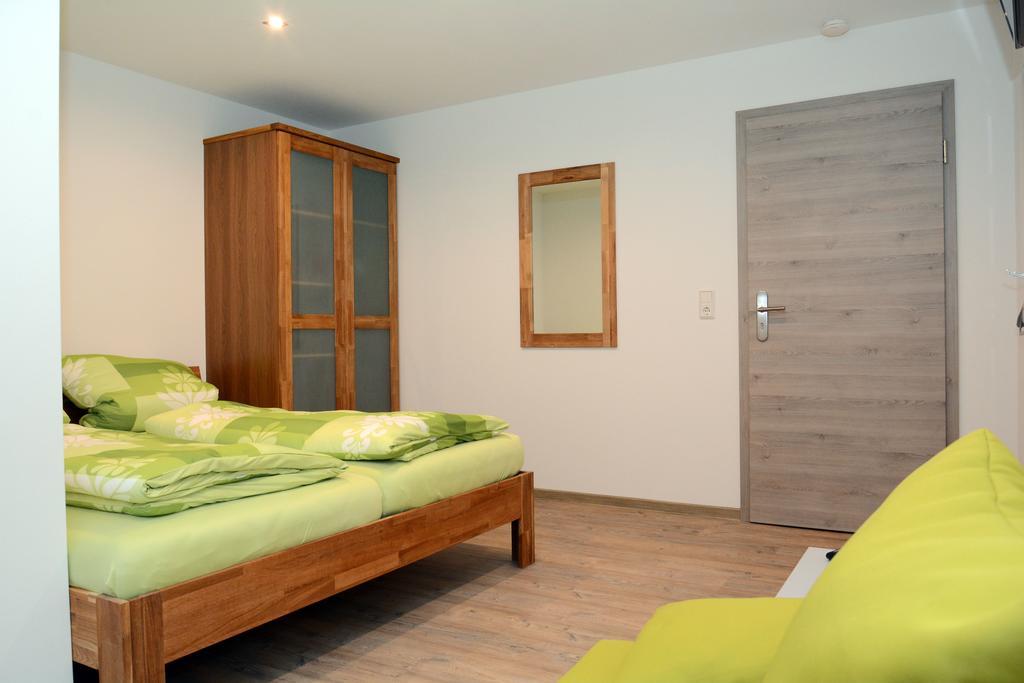 Pension Zum Hirsch Göda Стая снимка