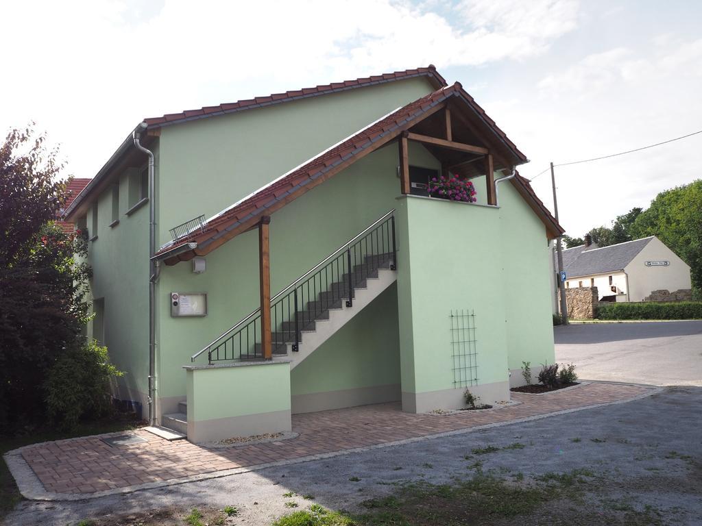 Pension Zum Hirsch Göda Стая снимка